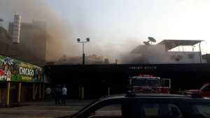 Reportan incendio en otro popular restaurante de Las Mercedes #21Abr (VIDEO)
