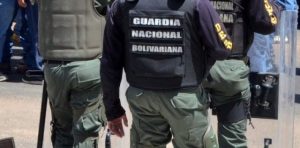 Al menos 14 reclusos se fugaron de un destacamento de la GNB en el Zulia (FOTOS)
