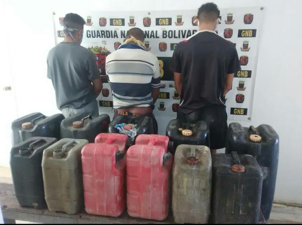 Detienen a tres sujetos por “extracción de combustible sin justificación”