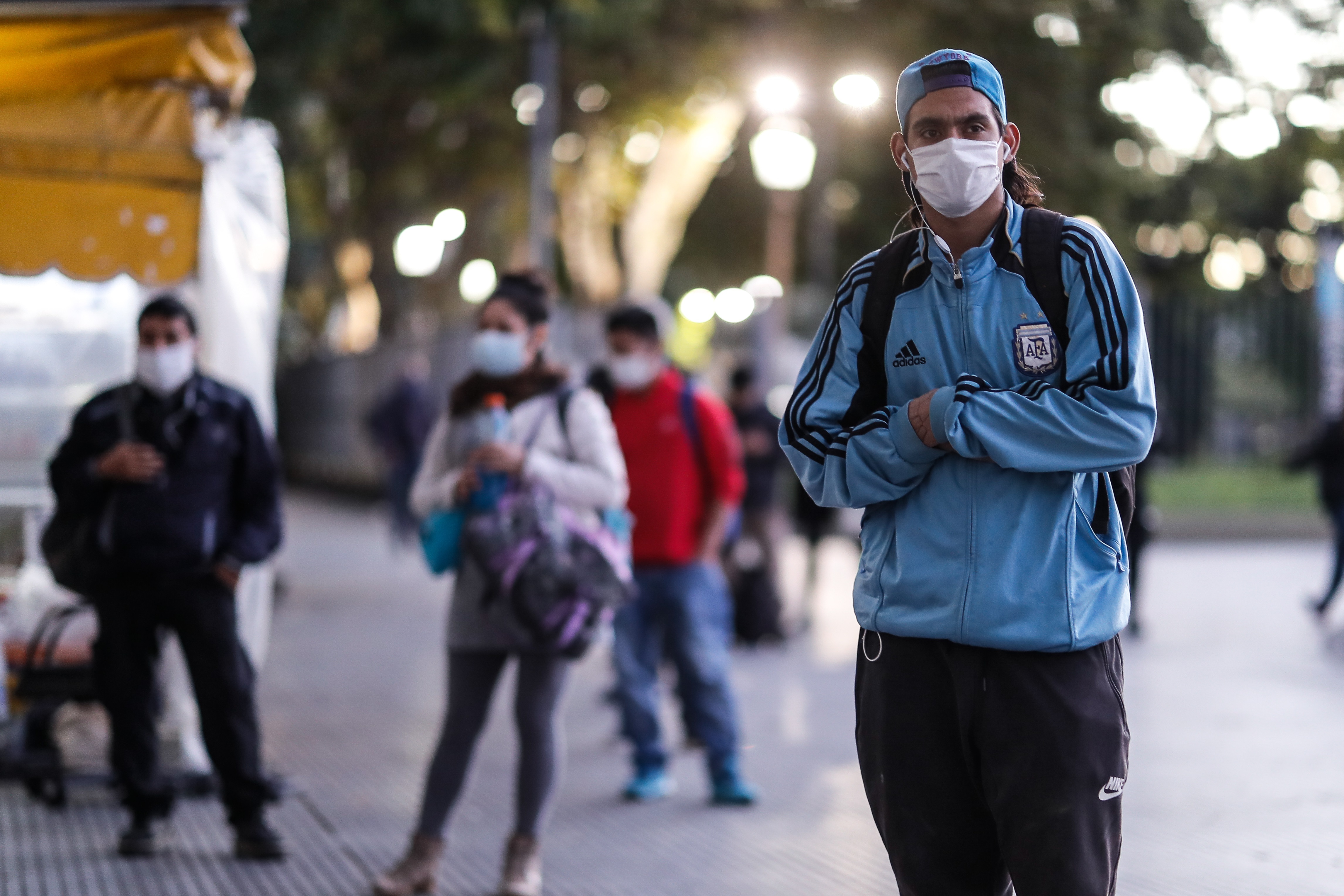 Uso de tapabocas es obligatorio en los espacios públicos de Buenos Aires