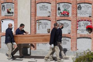 Datos de entierros en Madrid apuntan que muertes por coronavirus pueden ser 3.000 más que las de la estadística oficial