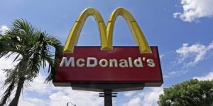 Trabajadoras de McDonald’s en Florida demandan a la empresa por acoso sexual