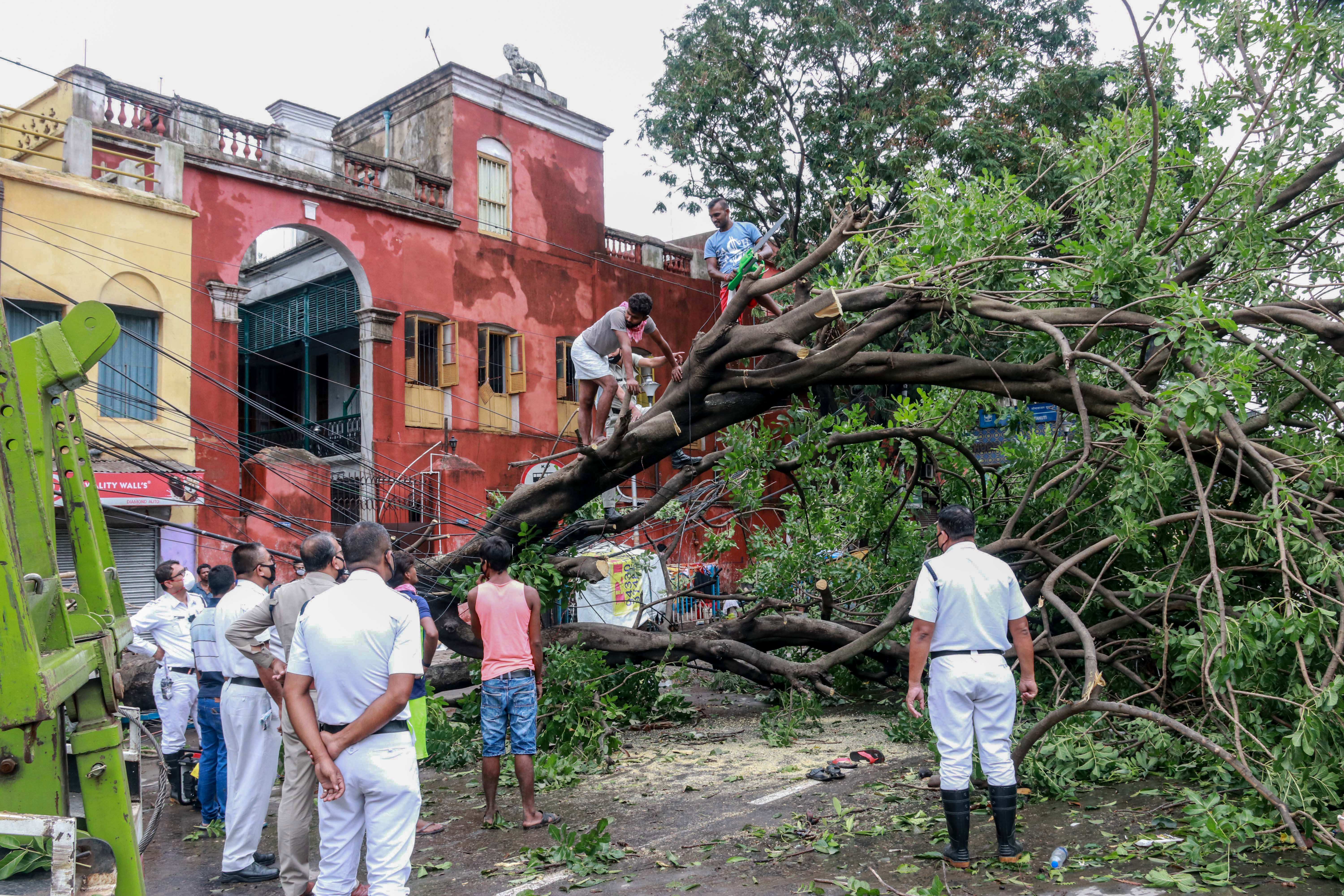 Al menos 84 muertos en India y Bangladés tras el paso del ciclón Amphan