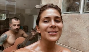 ¡Abusadorcita! Greeicy sube video cantando desnuda en la ducha