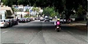 Así amaneció la INTERMINABLE cola de carros para echar gasolina en Caracas #15May (Video)
