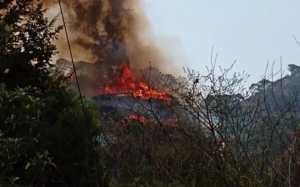 Una chica causó un incendio grande en una montaña… porque quería grabar un VIDEO