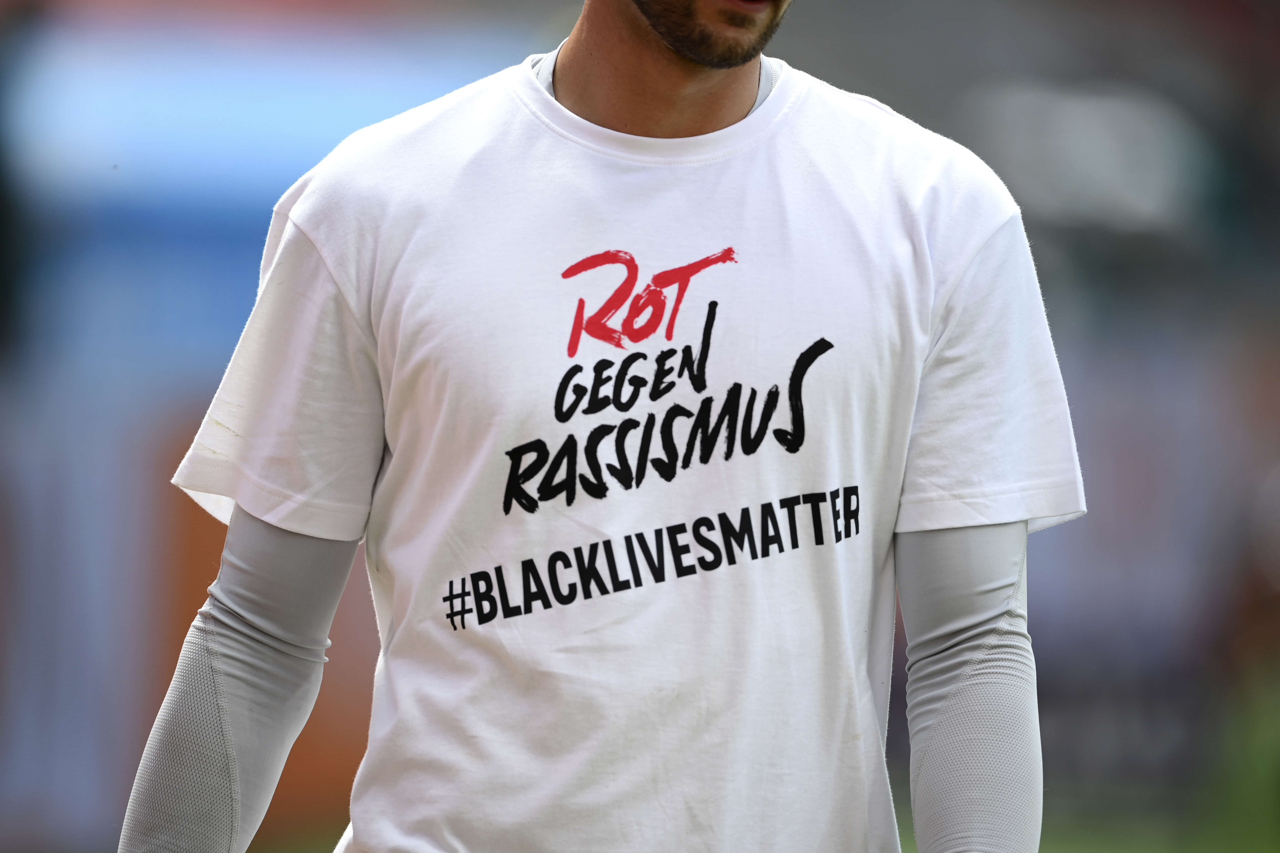 Los jugadores del Bayern Múnich muestran “BlackLivesMatters” en sus camisetas (FOTO)