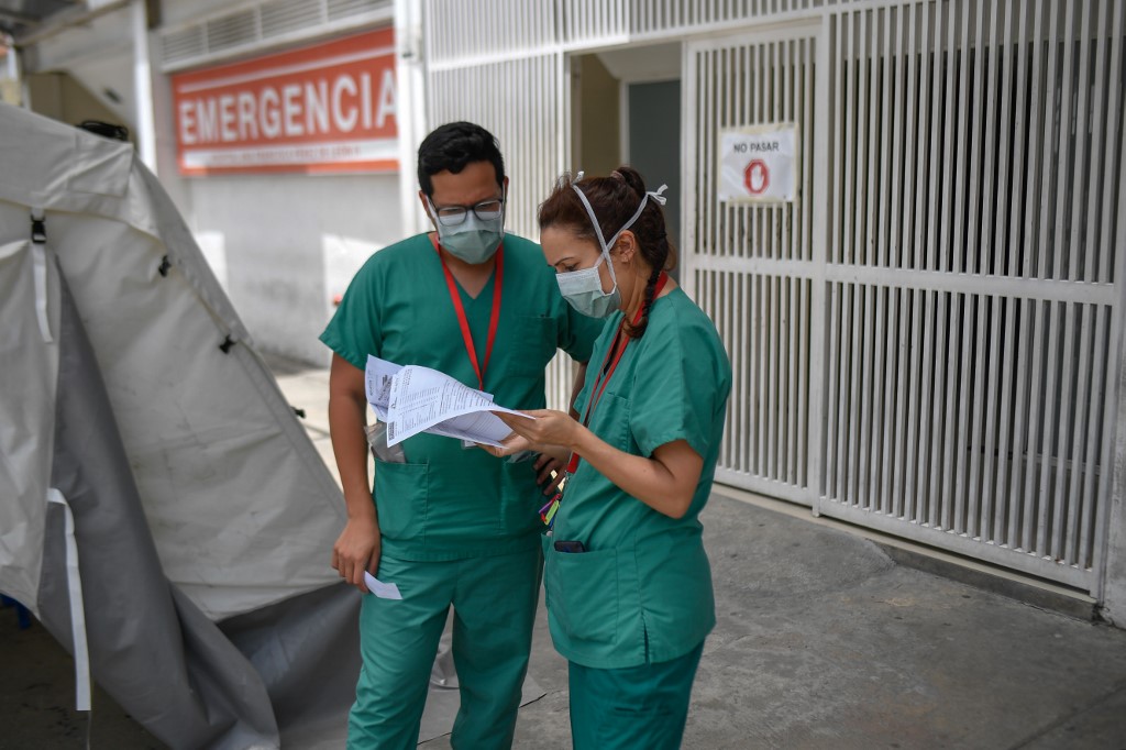 Médicos venezolanos denuncian persecución al personal sanitario en los hospitales