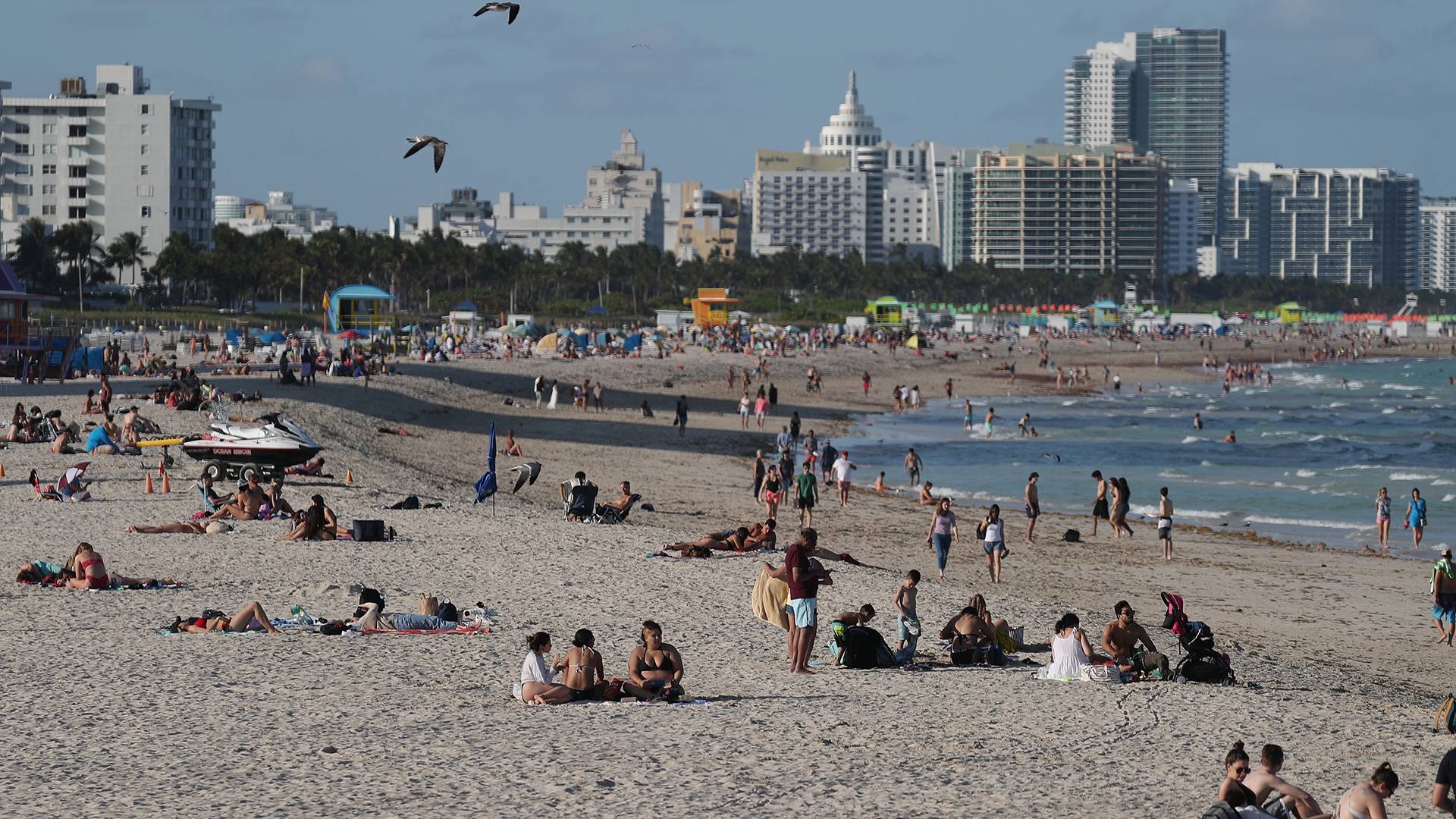 El toque de queda se interpone entre las empresas listas para la reapertura de las playas de Miami-Dade