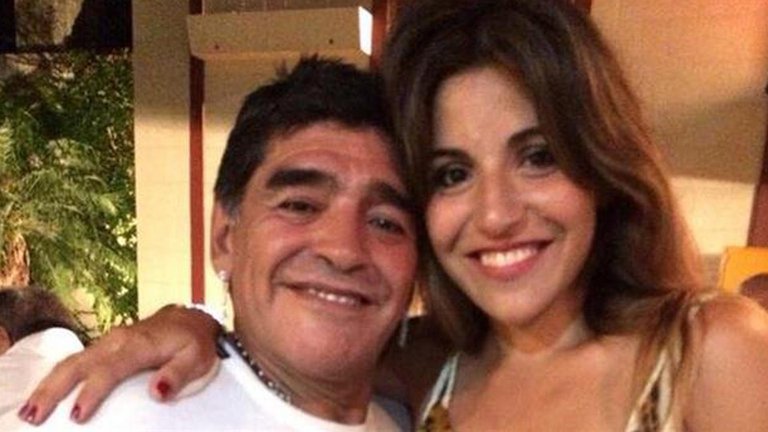 Hija de Diego Maradona reacciona al ASQUEROSO video de su padre que encendió las redes