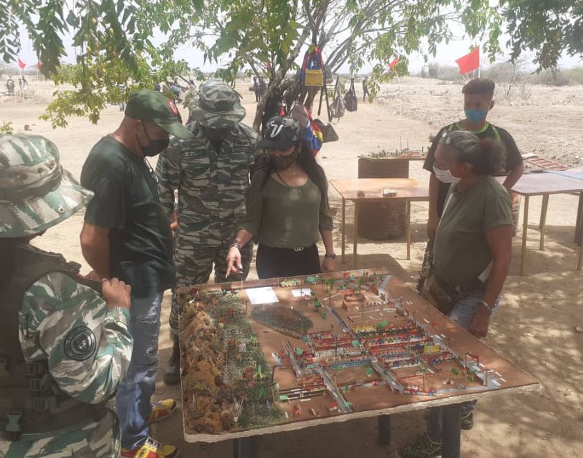 Maquetas de colegio, el último BOOM miliciano para trazar “tácticas antiimperialistas” (FOTOS)