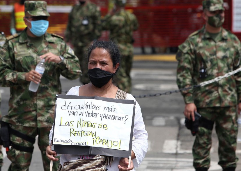 La violación de una niña indígena convulsiona la agenda de Colombia y reaviva las críticas al Ejército