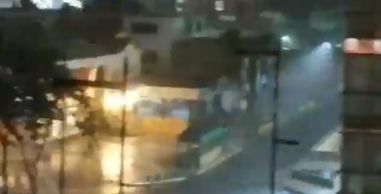 Caracas amaneció con fuertes lluvias y tormenta eléctrica #16Jun (VIDEO)
