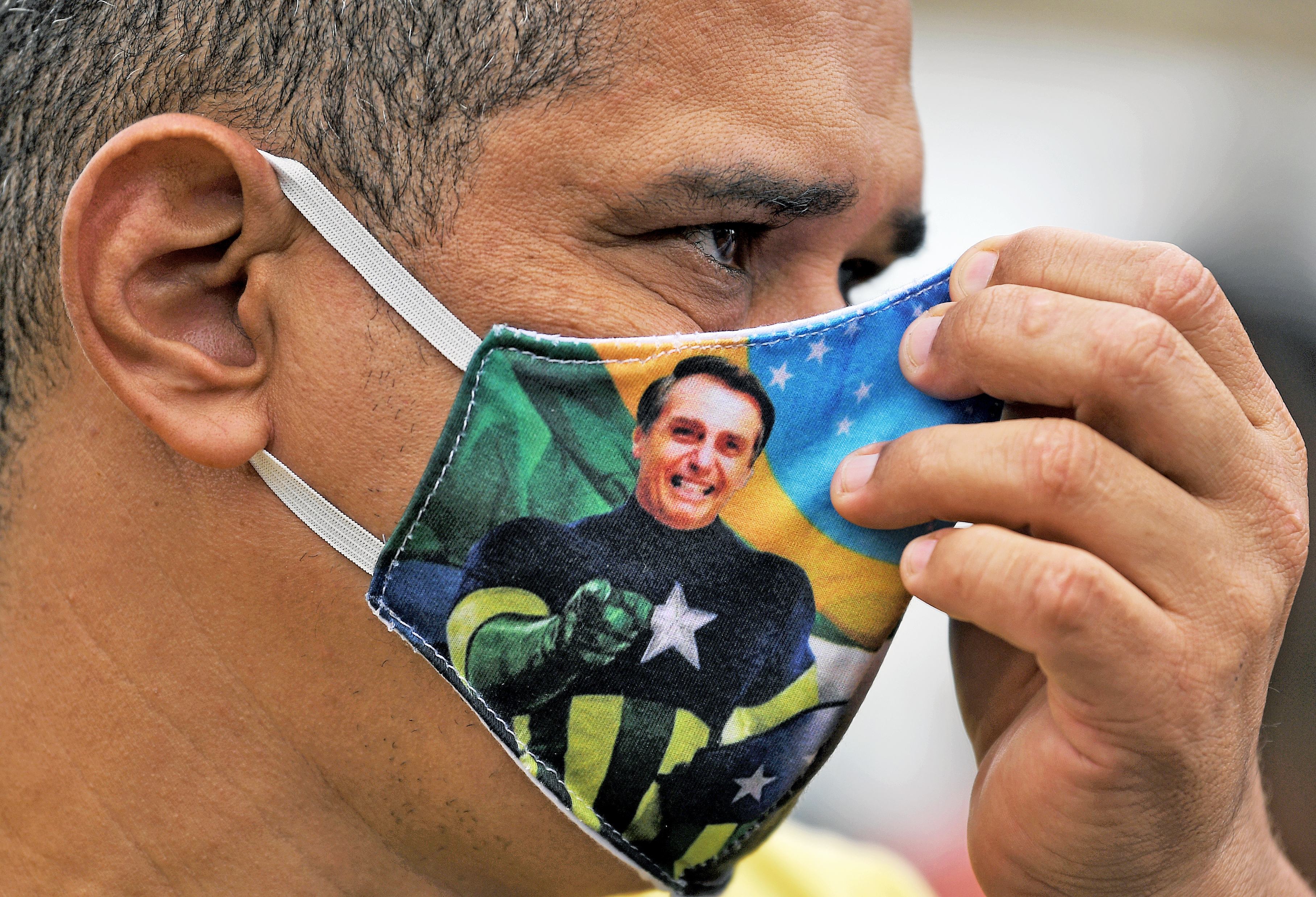 Brasileños van a las calles para manifestarse a favor y en contra de Bolsonaro