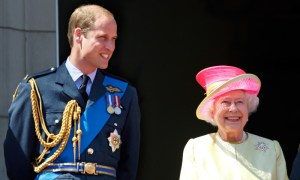 Revelan una dulce nota que la reina Isabel II le escribió al príncipe William