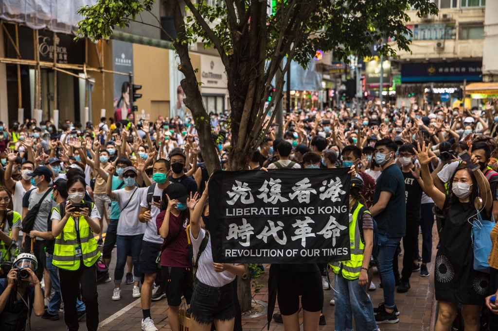 Hong Kong detuvo al menos a 60 manifestantes y despliega miles de efectivos policiales para evitar protestas