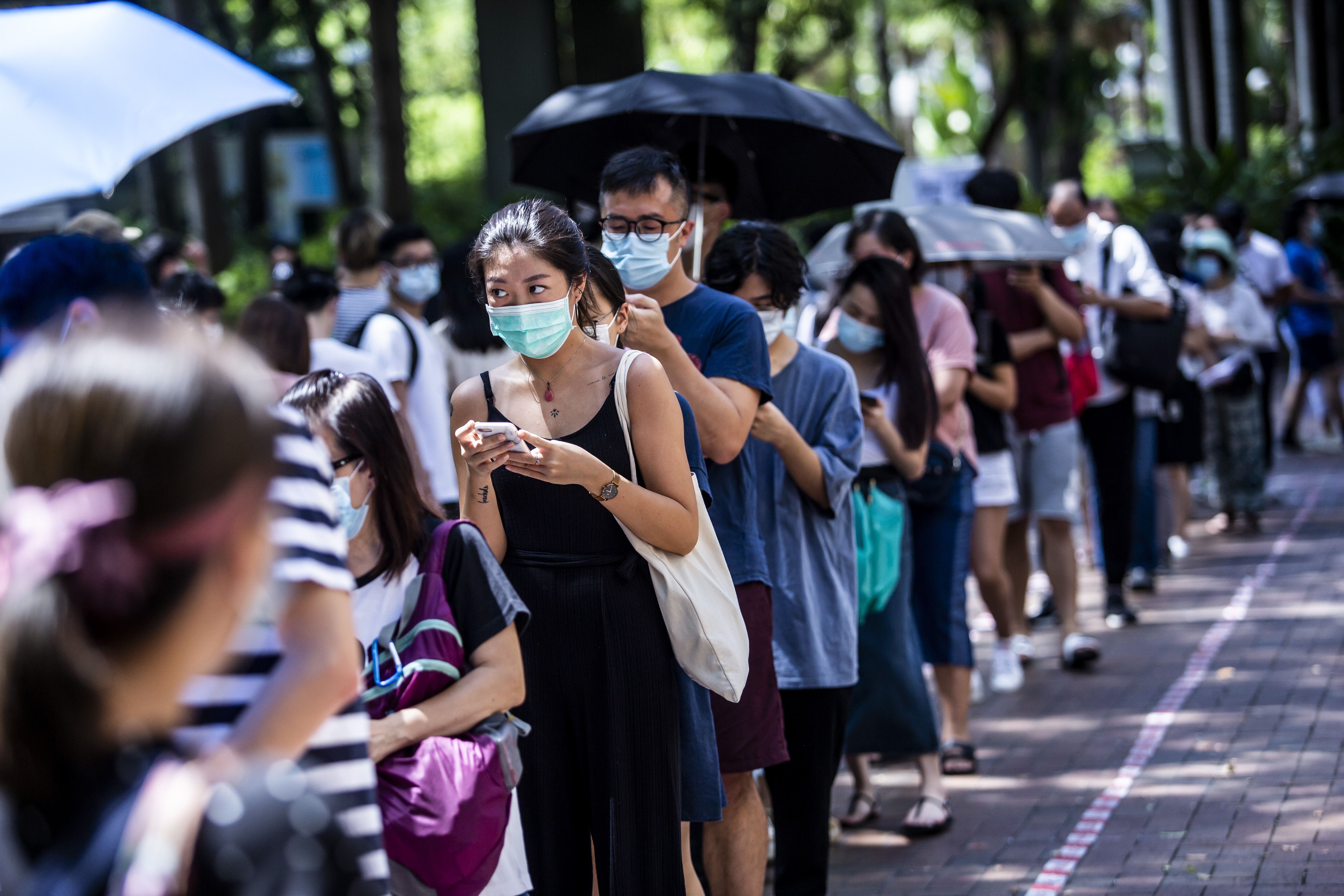 Hong Kong: Récord de participación en las primarias de la oposición al régimen chino pese a la ley de seguridad