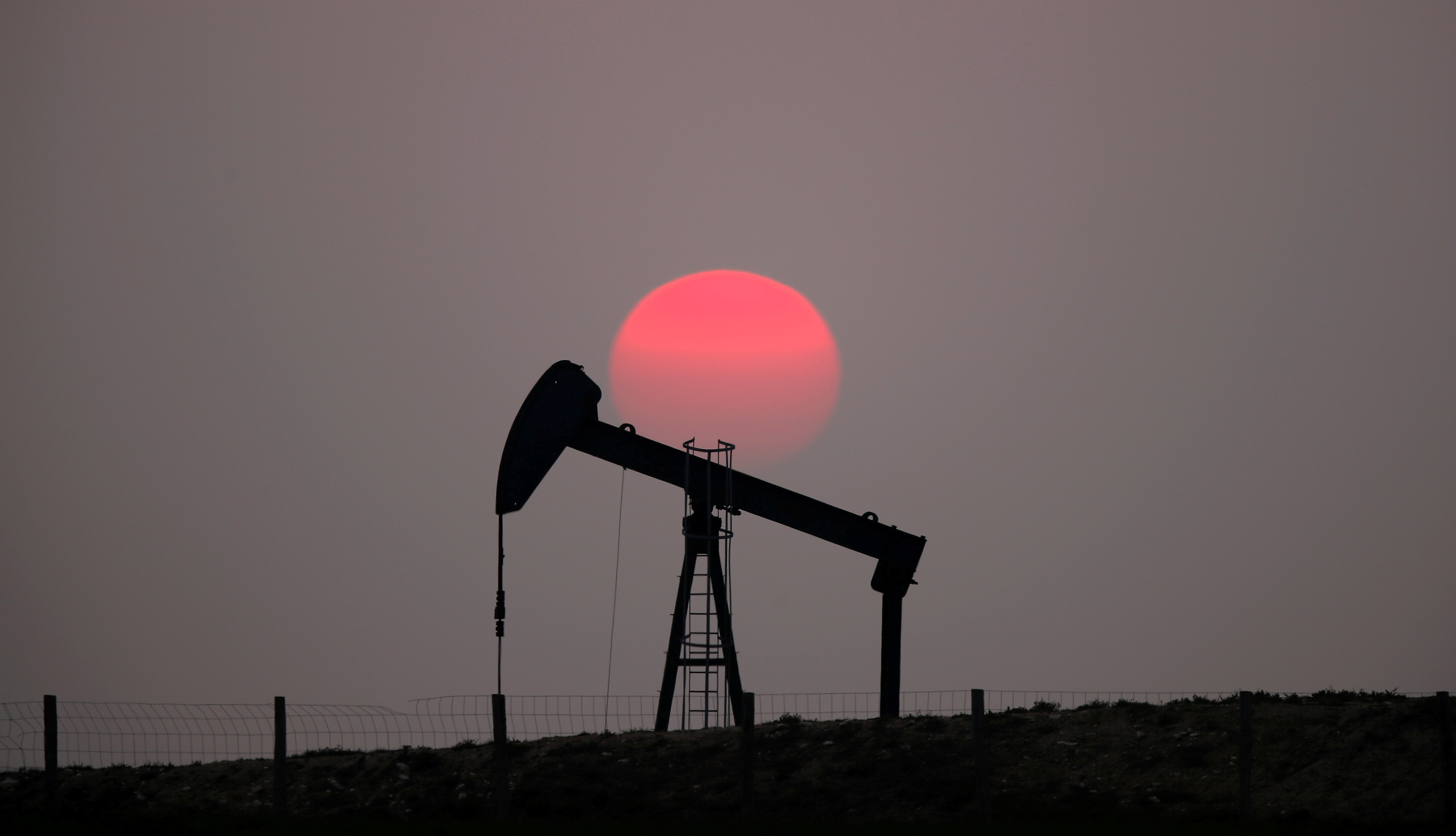 La AIE sube previsión de demanda de petróleo en 2020 pero advierte sobre el virus