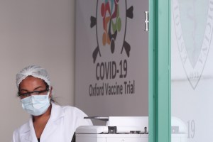 Es posible pero no seguro que se lance la vacuna Covid-19 este año, según la Universidad de Oxford