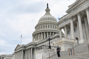 Congreso de EEUU eliminó veto de Trump al presupuesto de Defensa