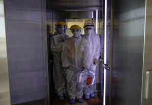 Cómo un viaje en ascensor causó 71 nuevos casos de Covid-19 en China