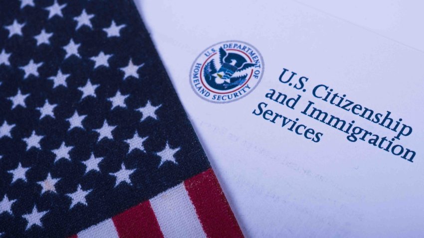 Nueva regla prohibirá que solicitantes de asilo obtengan permiso de trabajo en EEUU