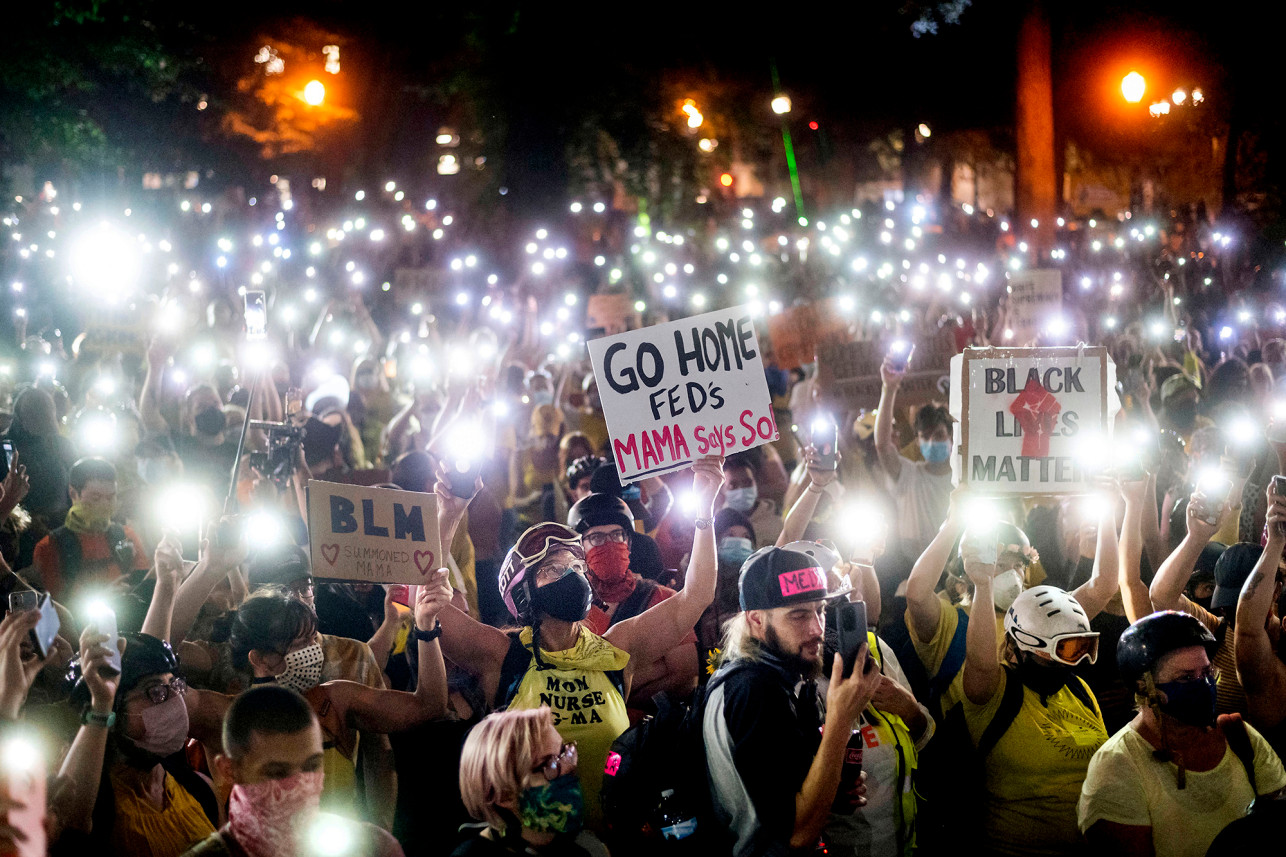 Caos en Portland: Los enfrentamientos no cesan entre manifestantes y oficiales (FOTOS)