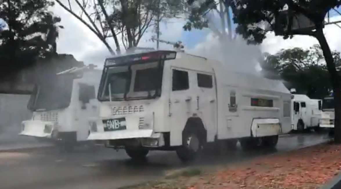 GNB desinfecta los alrededores del mercado municipal de Coche #4Ago (video)