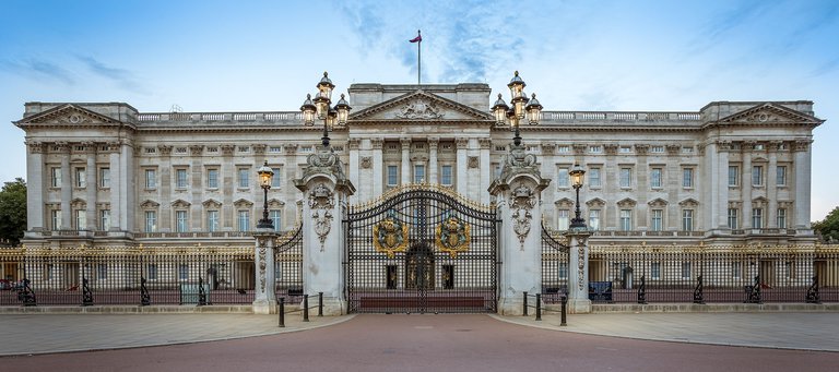Encarcelan a empleado de Isabel II por robar en el Palacio de Buckingham