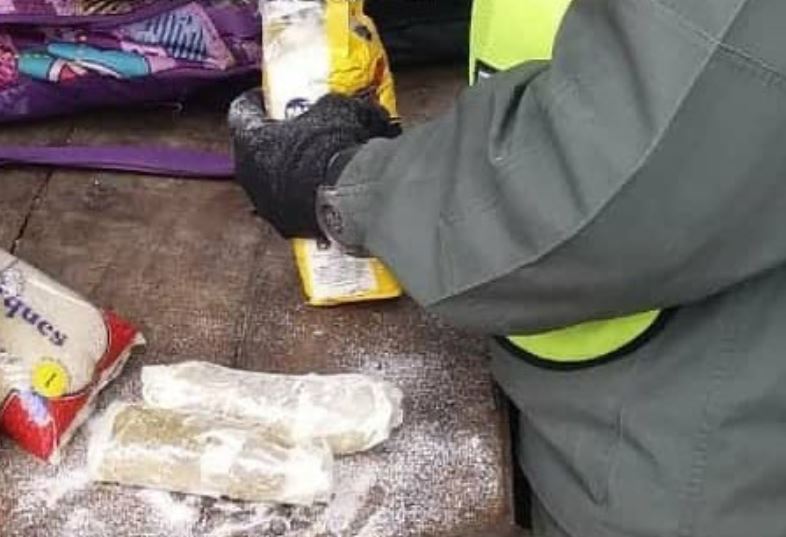 La descubrieron en Táchira con medio kilo de cocaína oculto en paquetes de harina (Fotos)