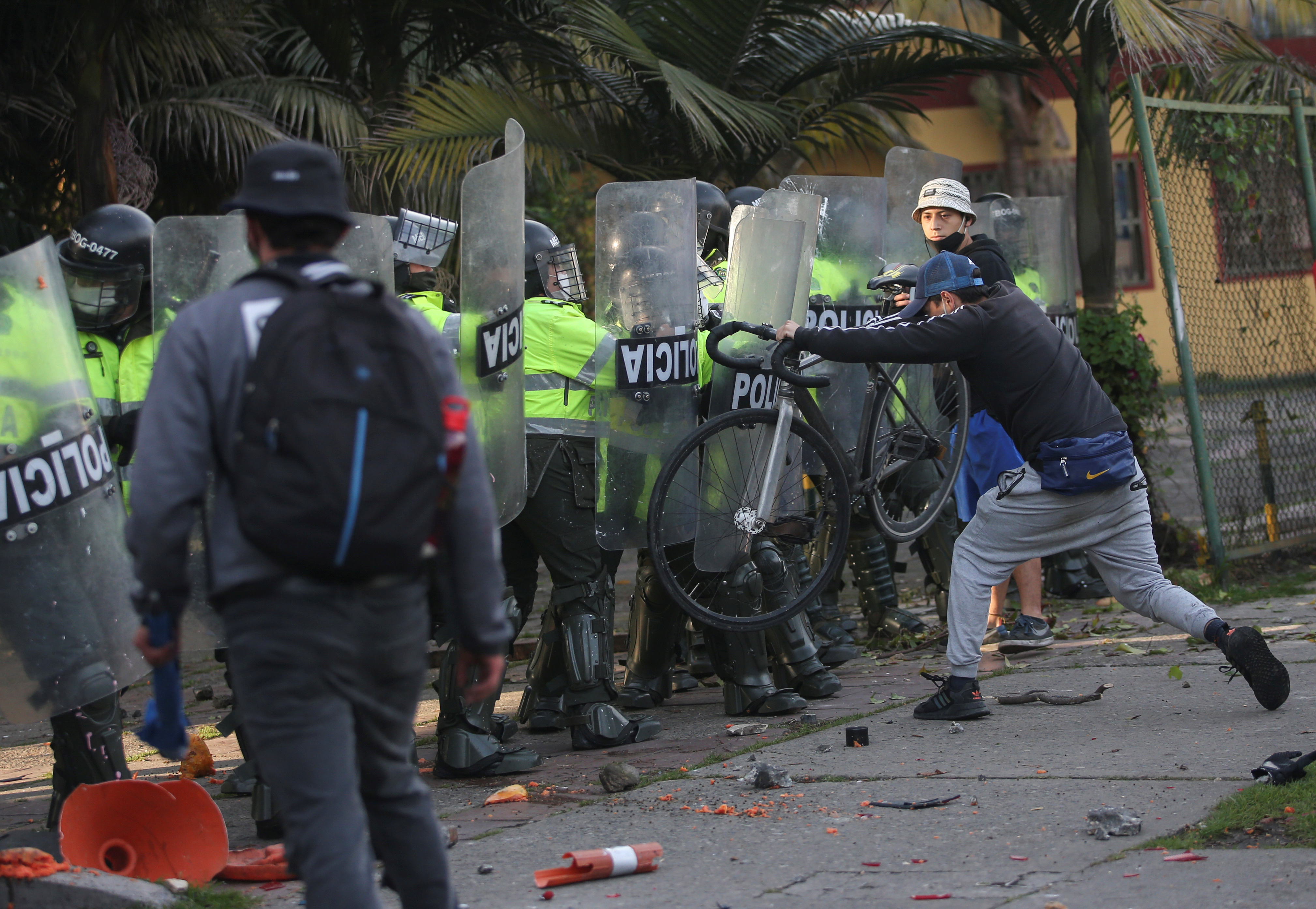 Juez ordena detención de dos policías por muerte violenta de hombre en Bogotá