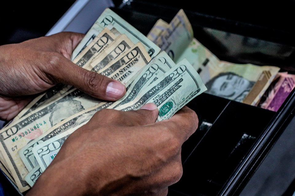 Economista advierte que una nueva reconversión monetaria en Venezuela sería “solo un alivio temporal”