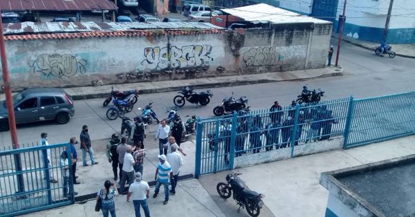 Fuerzas de Maduro asaltan la sede de AD en Carabobo #1Sep