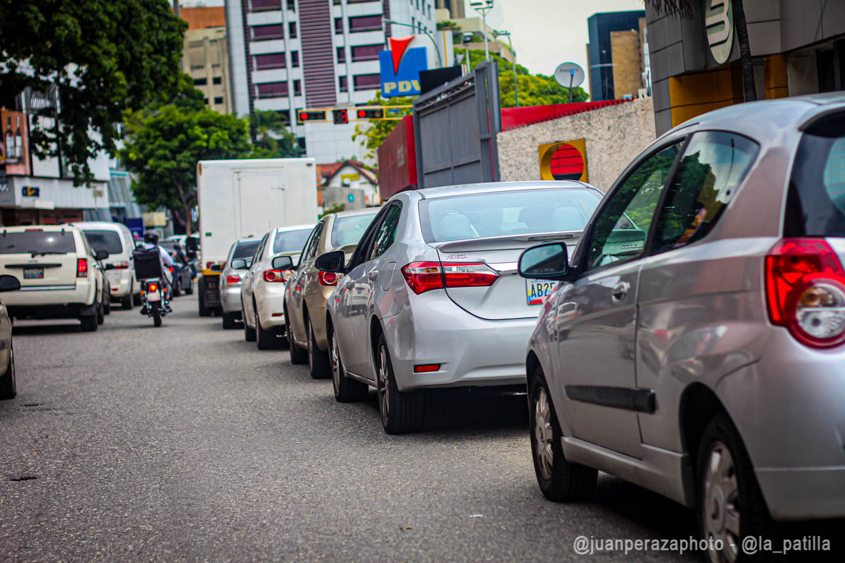 Las colas infinitas para surtir gasolina en Puerto Ordaz este #17Oct (Video)