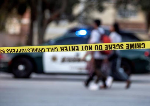 Detienen a niño de 14 años en Florida por amenazas de tiroteo vía Zoom