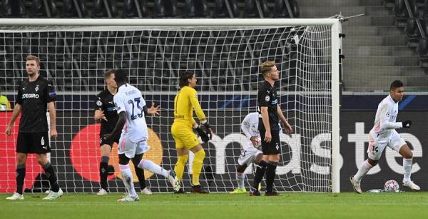 El Real Madrid tiró del orgullo y evitó in extremis la derrota en Monchengladbach