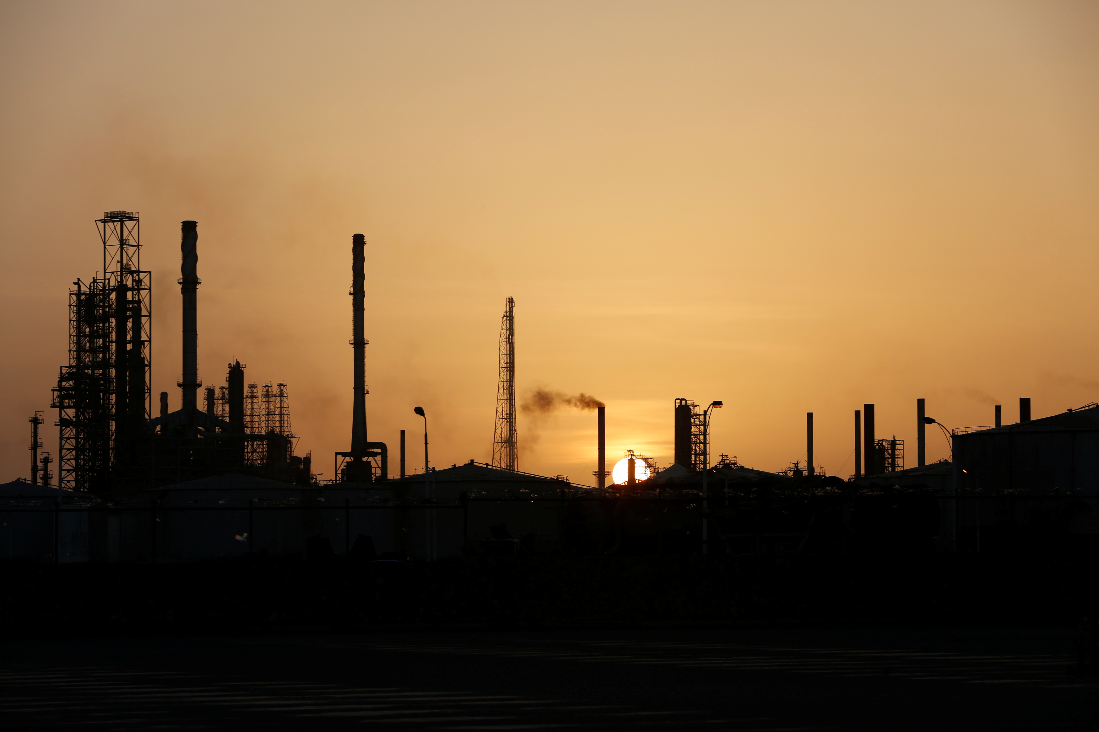 Las cuatro refinerías de Pdvsa producen gasolina al mismo tiempo por primera vez en seis años