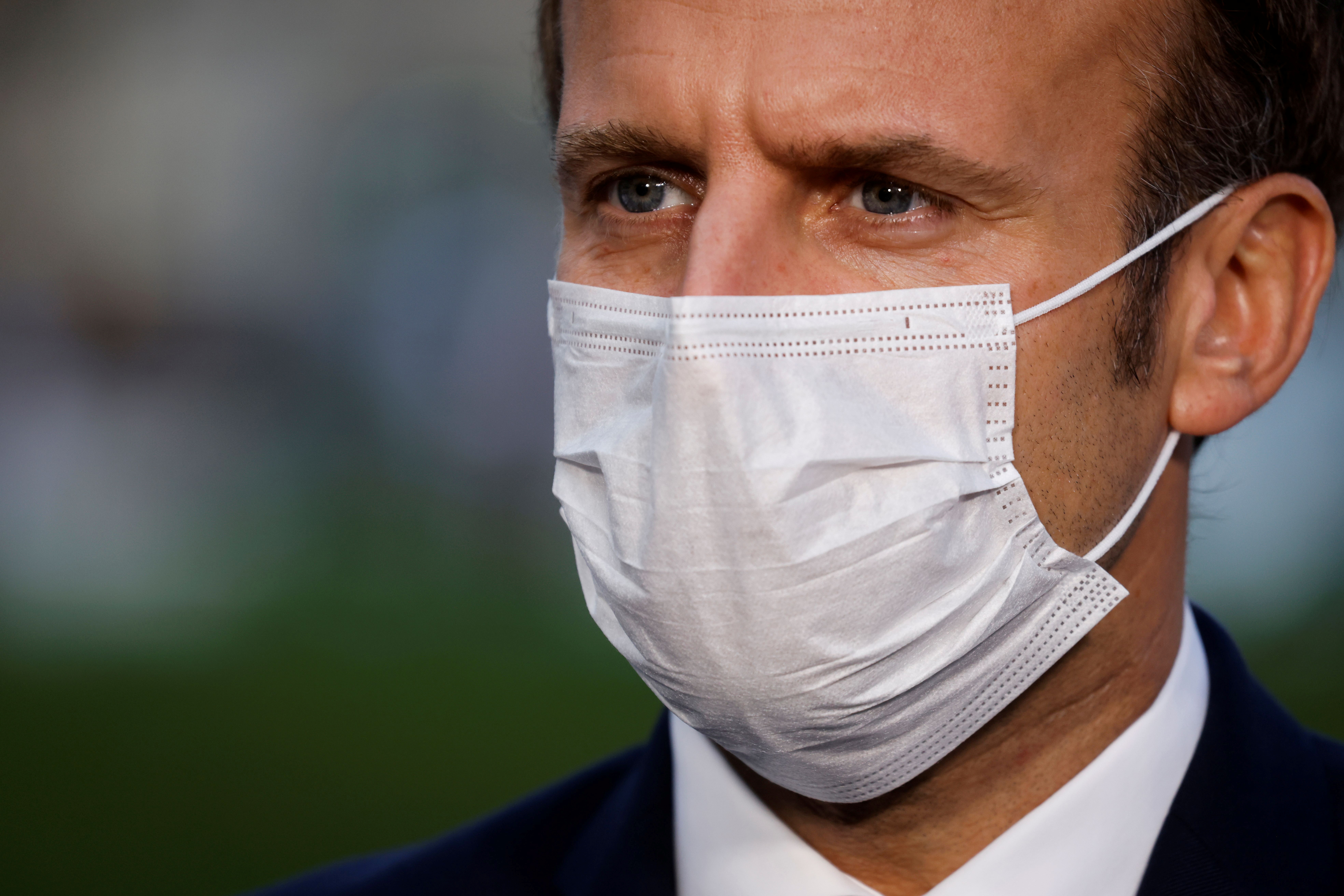 Macron anuncia suspensión de vacuna AstraZeneca en Francia
