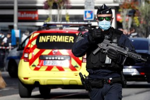 Hallan en teléfono de atacante de Niza una foto del asesino de profesor francés Samuel Paty