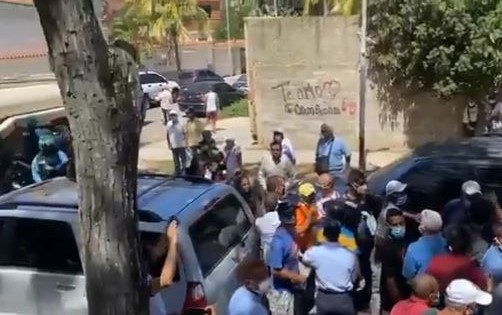 EN VIDEO: Equipo de “Zurda Konducta” intentó agredir a Guaidó en La Guaira #25Oct