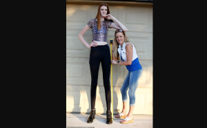 Maci Currin, la joven con las piernas más largas del mundo (VIDEO)