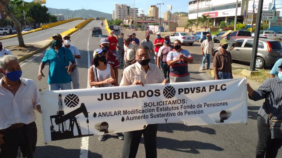 En Puerto La Cruz, jubilados de Pdvsa protestan para exigir pago de pensiones atrasadas #29Oct (FOTOS)