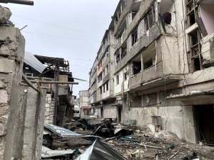 Stepanakert, una ciudad fantasma desfigurada por las bombas