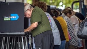 Votantes del sur de Florida se dirigen a las urnas para las elecciones locales