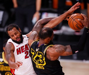 El pase de LeBron James en los últimos segundos a Green desató el debate en la NBA