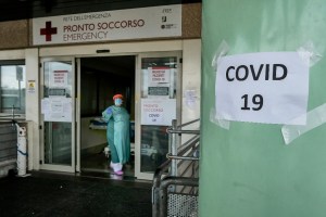 Foco de variante inglesa de coronavirus preocupa a los expertos en Italia