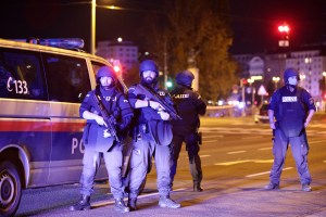 Al menos cinco muertos y varios heridos de gravedad en los ataques de Viena