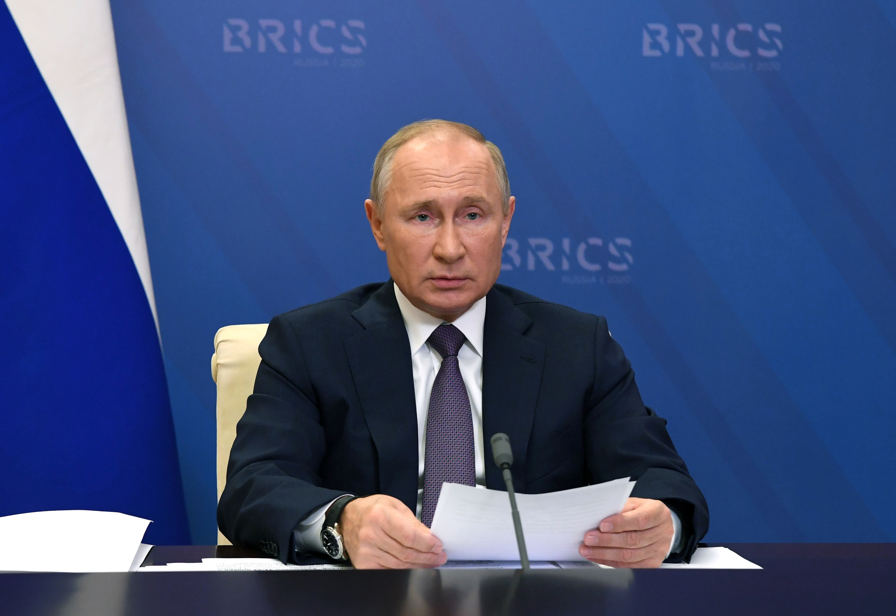 Putin dice que India y China podrían empezar a producir vacuna rusa Sputnik V contra Covid-19