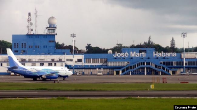 Aterriza en La Habana primer vuelo comercial tras casi ocho meses de cierre por pandemia