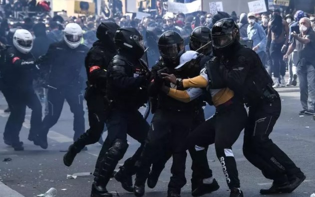 Brutal paliza a un hombre de color en Francia reabre el debate sobre el racismo y la violencia policial